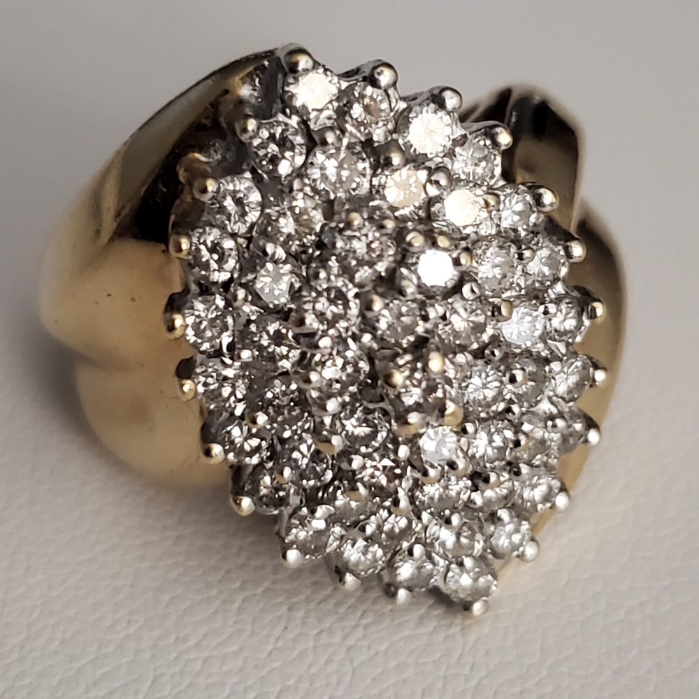 Stunning 10k Yg Diamond Cocktail Ring